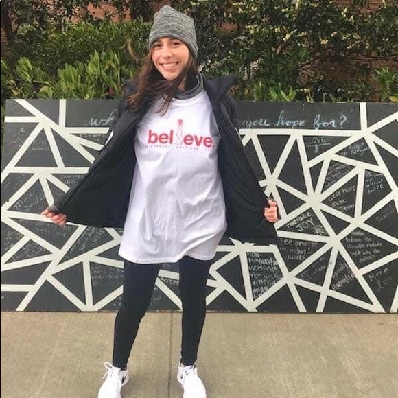 Meet your Posher, Dorsa - Picture 2 of 2